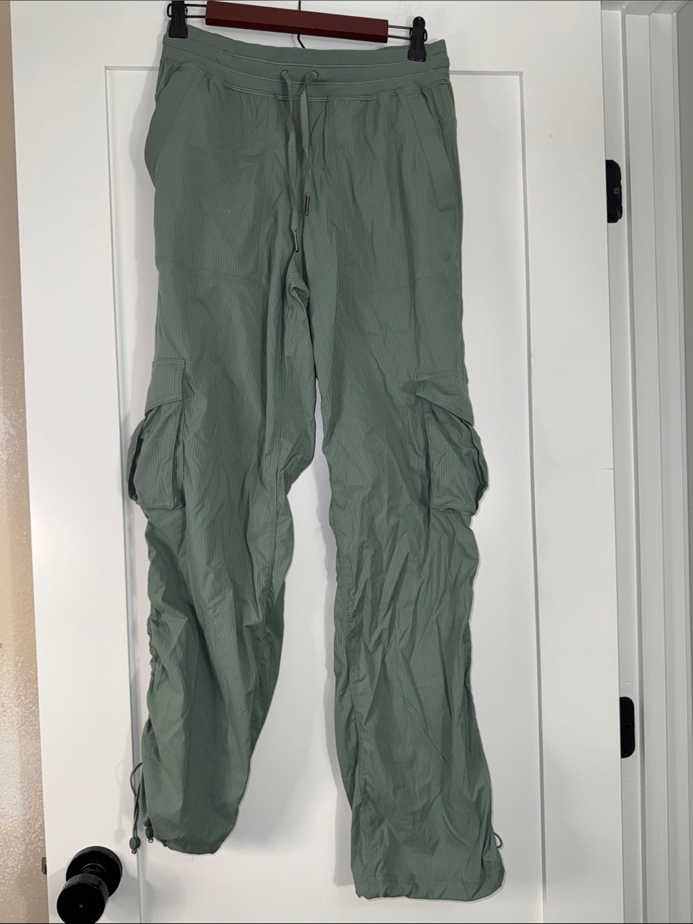 Lululemon Women’s Sage Green Cargo Jogger Pants Sz Small utility atheleisure